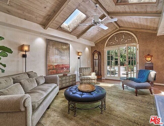 Photo - 2229 S Beverly Dr