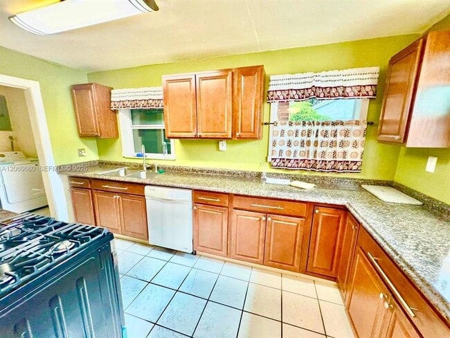 Photo - 5755 Winfield Blvd