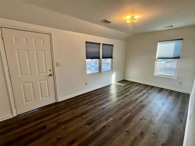 Photo - 424 Northdale Rd