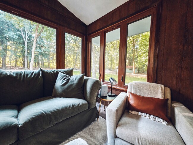 Photo - 1008 W Singing Woods Rd