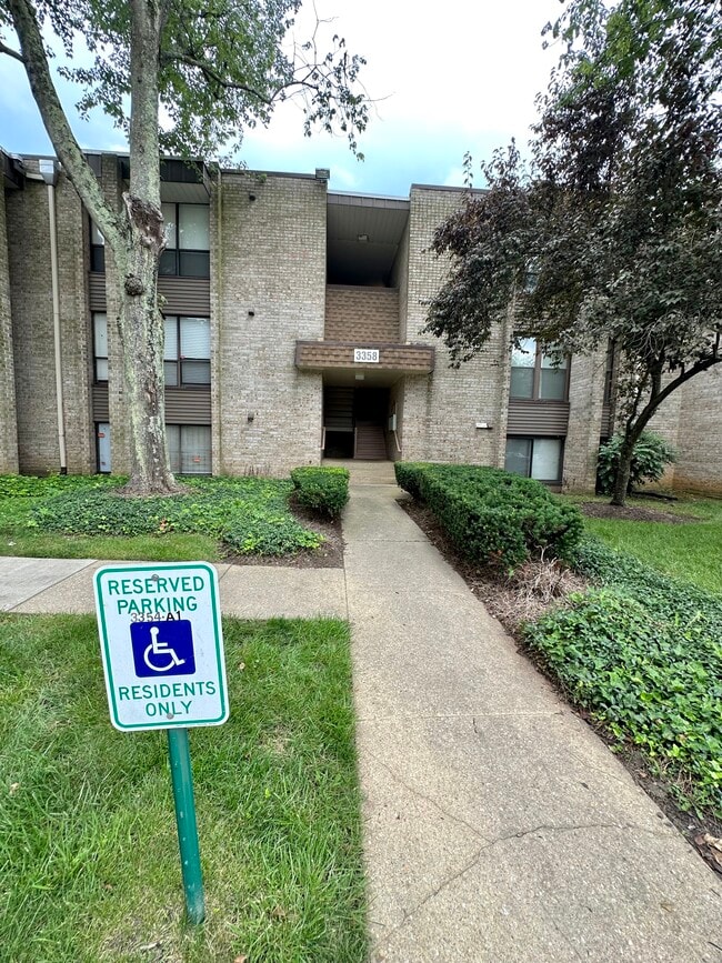 Building Photo - 3358 Huntley Square Dr Unit B2