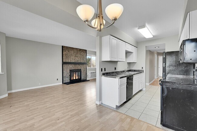 Photo - $1,650.00 - 2 Bedrooms, 1.5 Bathrooms Condo in Aurora with Cozy Fireplace! Unit 1832L