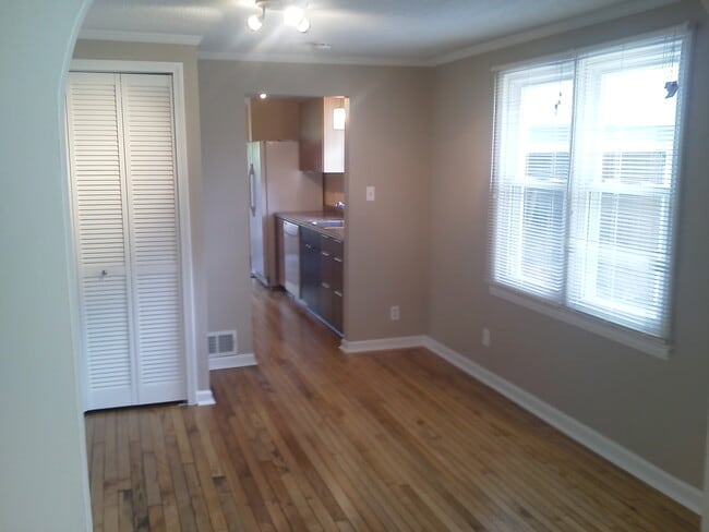 Comedor - 2014 Guthrie Ave