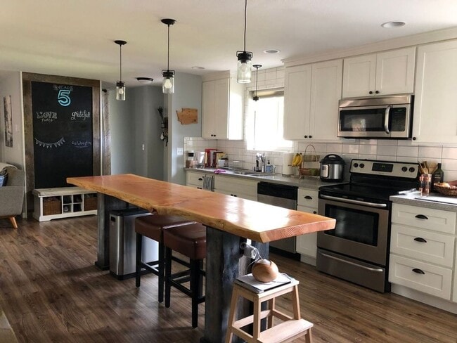 Photo - Clean Feel, Open Floorplan