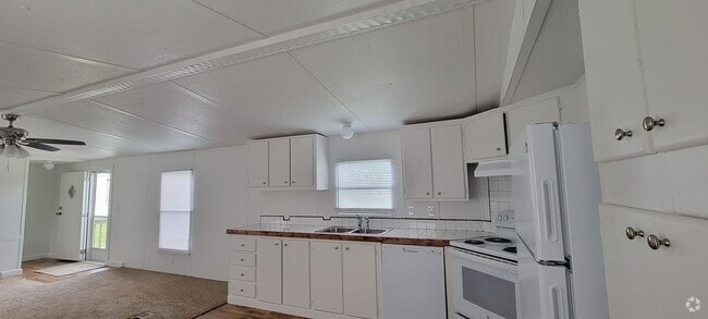 Building Photo - Ready to Move in Rental