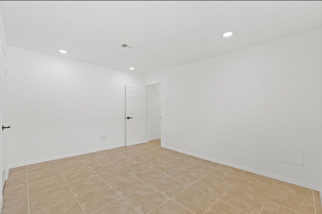 Photo - BEAUTIFUL HOME IN HOUSTON. MOVE IN READY!.