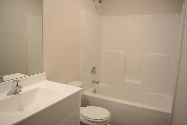 Photo - 248 Yorktown Ln