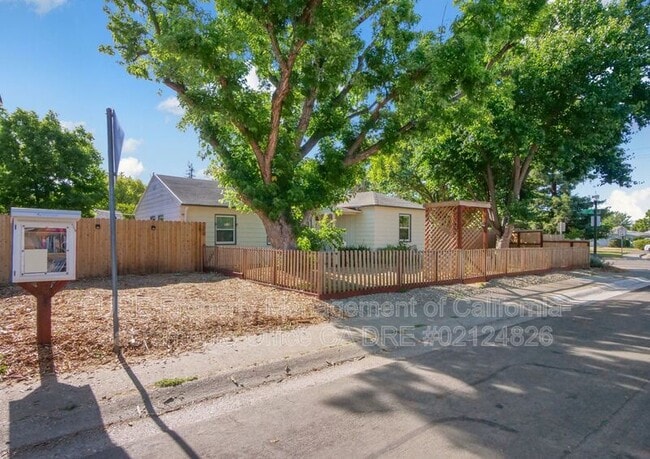 Photo - 4741 60th St