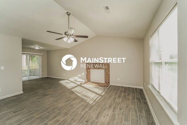 Photo - 2 Bedroom Pet-Friendly Home in Charlotte, NC with Main Street Renewal