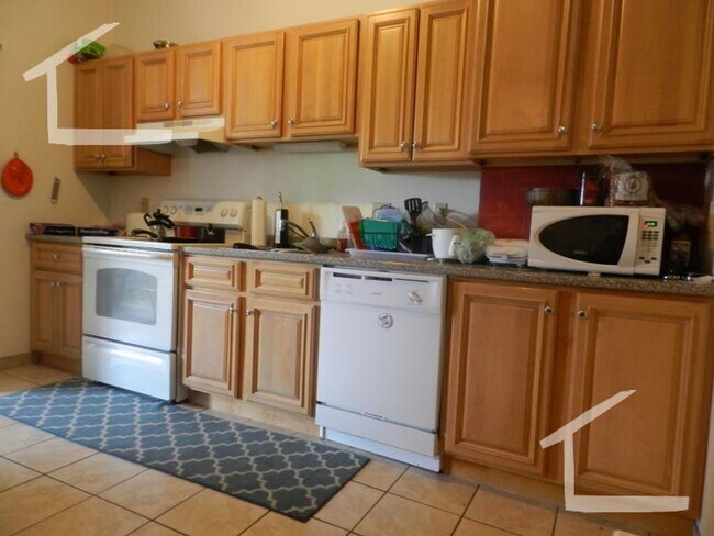 4 Bed 2 Bath available 6/1 - 4 Bed 2 Bath available 6/1 House