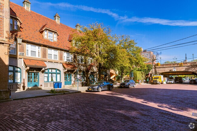 Photo - 12 Station Sq