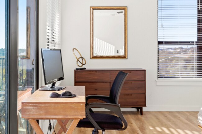 Photo - 1619 Lakeshore Dr