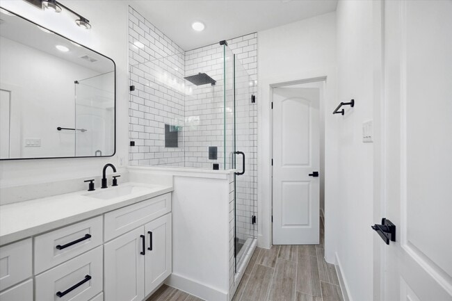 Photo - 2015 Brackenridge St