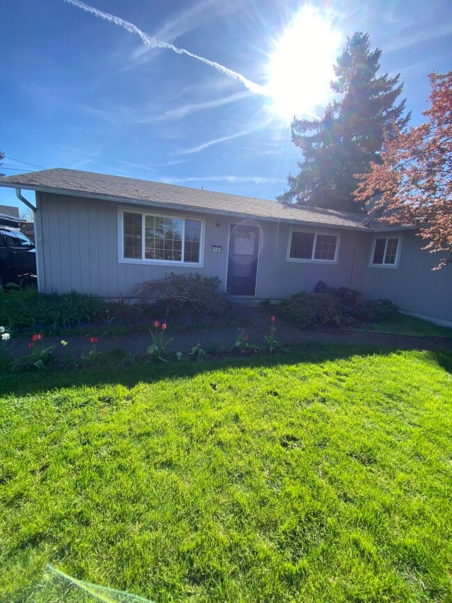 Photo - 1101 Hughes St