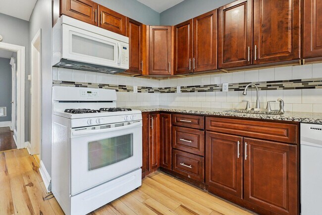 Photo - 41 E 48th St Unit 2