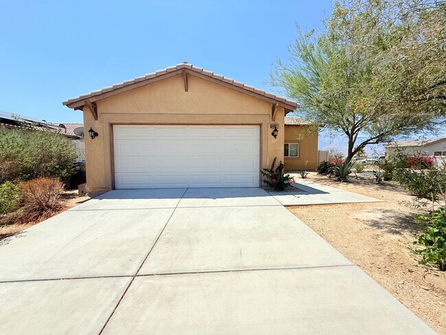 Photo - AVAILABLE NOW!! 3 Bedroom 2 Bathroom Home ...