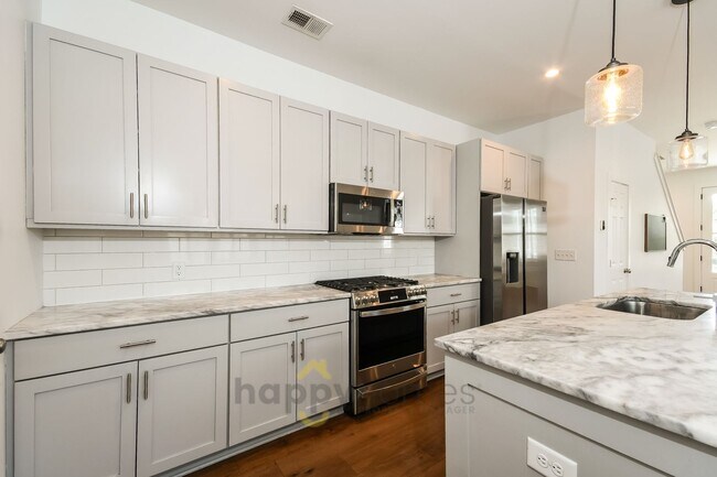 Photo - 4BR/3BA Modern Downtown Home with Fenced-In Yard