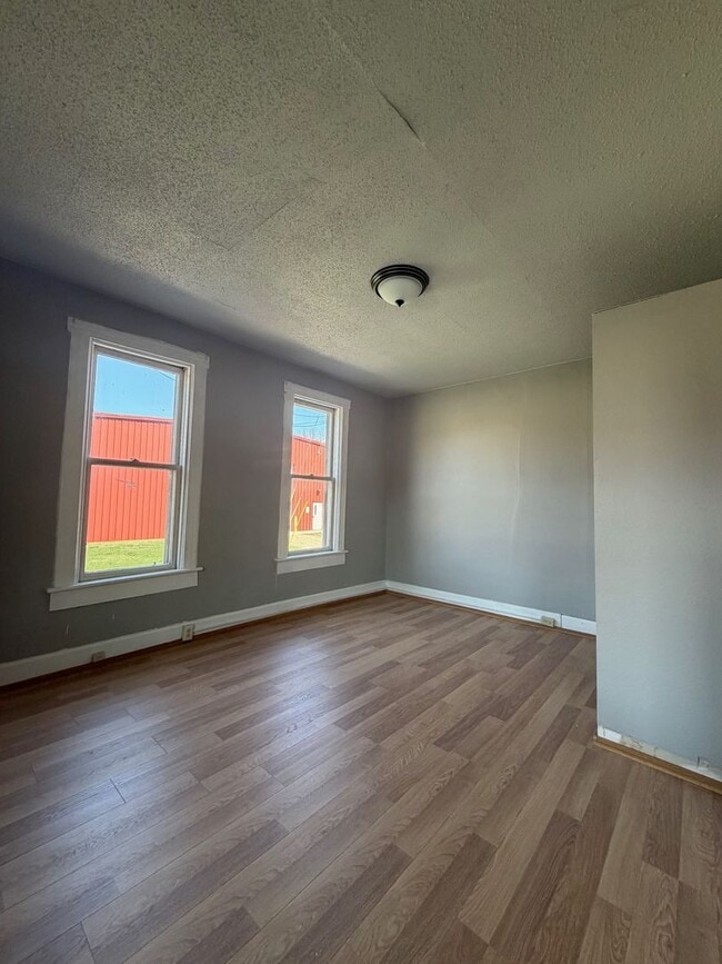 Building Photo - 907 Forest St Unit 1