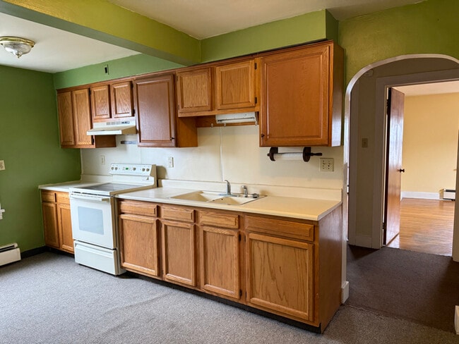 Photo - 261 E St Unidad down stairs