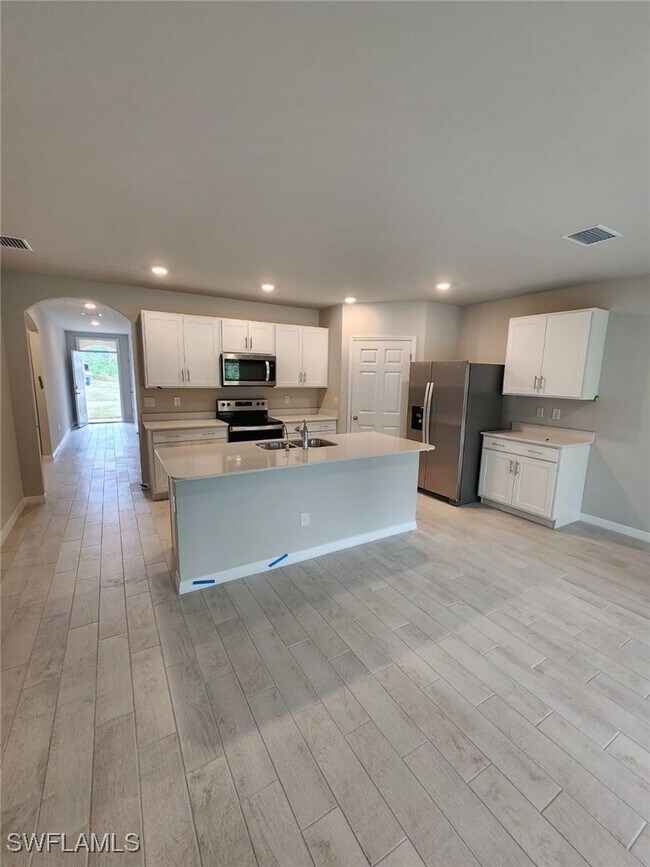 Photo - 2320 Thurlow St