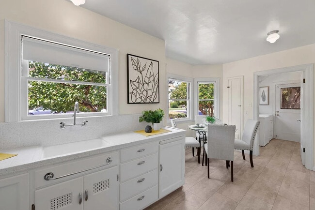 Photo - 1595 Santa Clara St