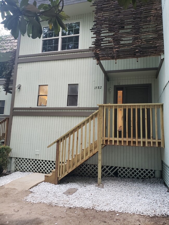 Building Photo - 1582 Three Lanterns Ln Rental