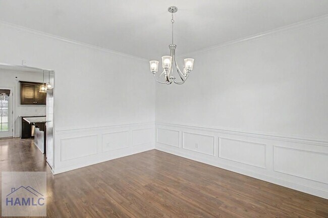 Photo - 390 Fairview Cir