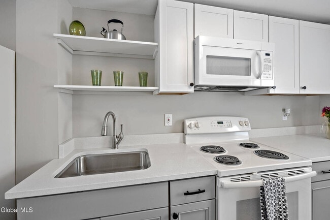 Photo - 56 Van Buren St