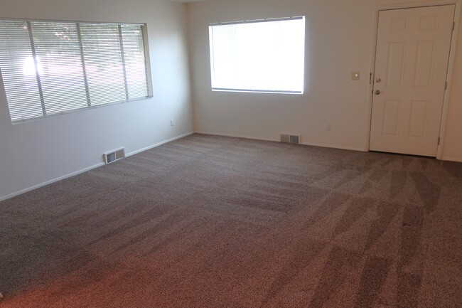 Photo - 121 N Miller St