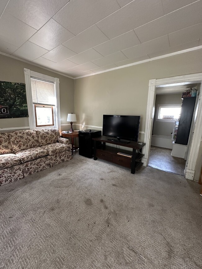 5 Bed 2 Bath close to UWEC available June 1st! Has a new bathroom!