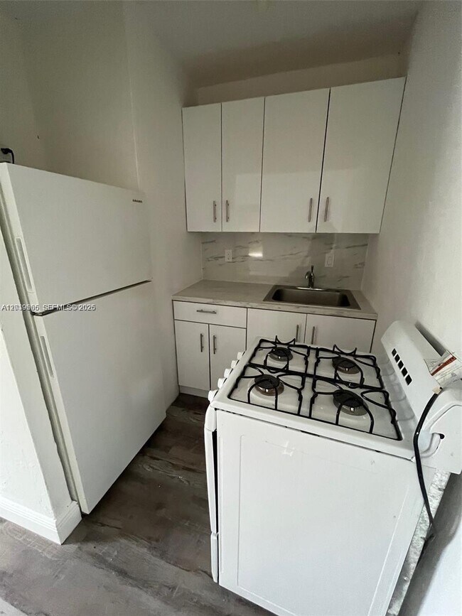 Photo - 2035 Dewey St Unit 3