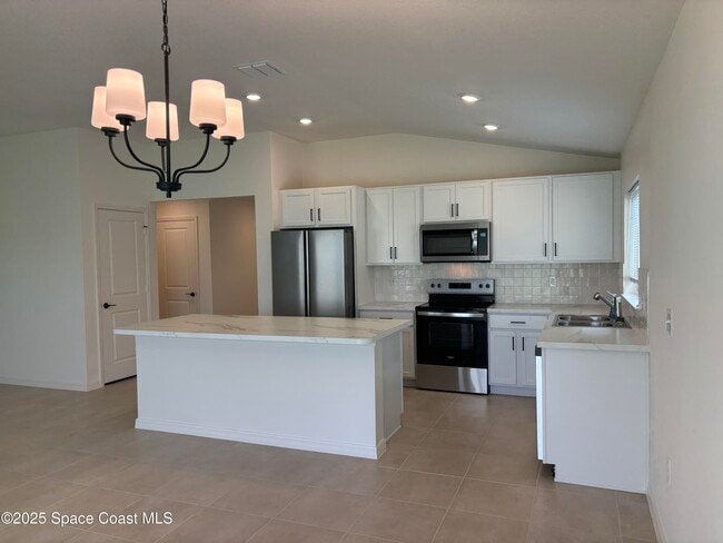 Photo - 724 Hatton Ln SE
