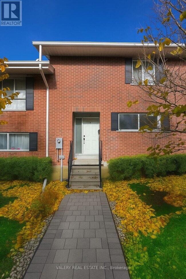 Photo - 25 Romfield Circuit