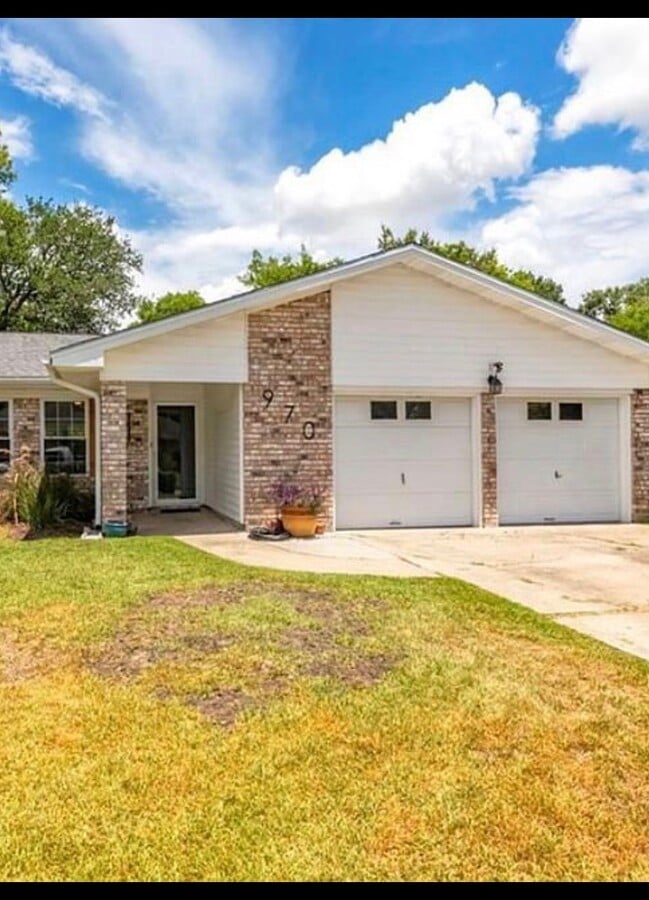 Photo - 970 Norwood Dr