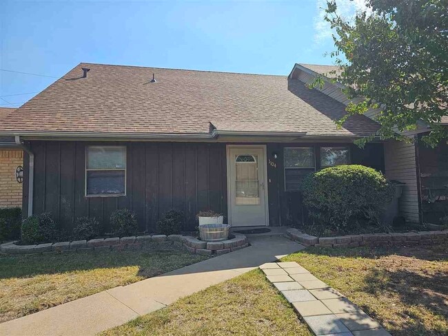 Building Photo - 1104 NW 52nd Cir