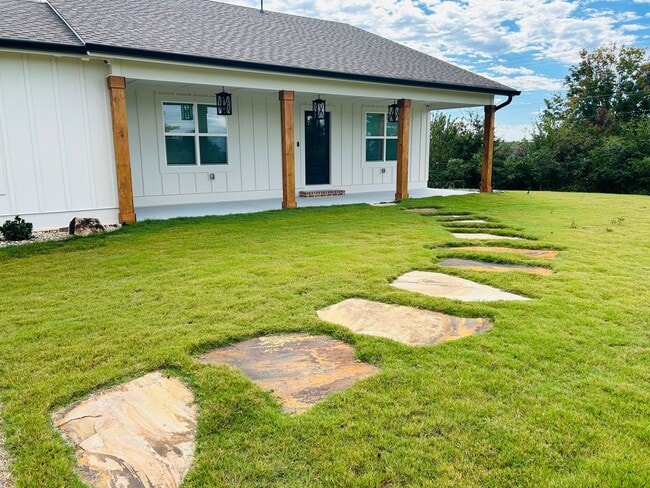 Photo - Stunning 4 bedroom 2.5 bath near Downtown Newnan! Must see!