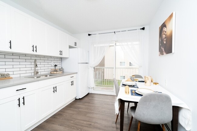 Building Photo - 10021-10154 154 St