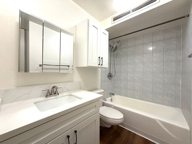Photo - 1 Bedroom, 1 Bathroom, 1 Parking (Ala Wai Plaza) Unit 1406