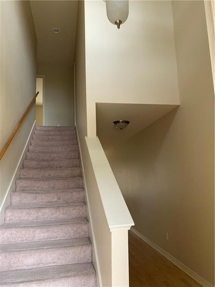 Photo - 504 Perryl Ln