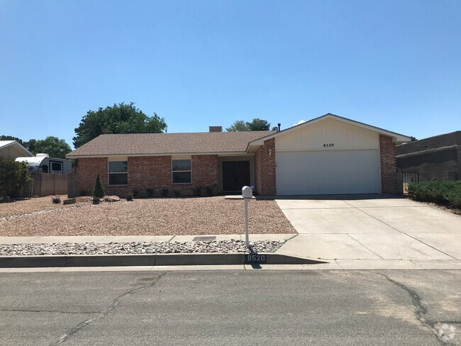 Building Photo - Beautiful NE heights home