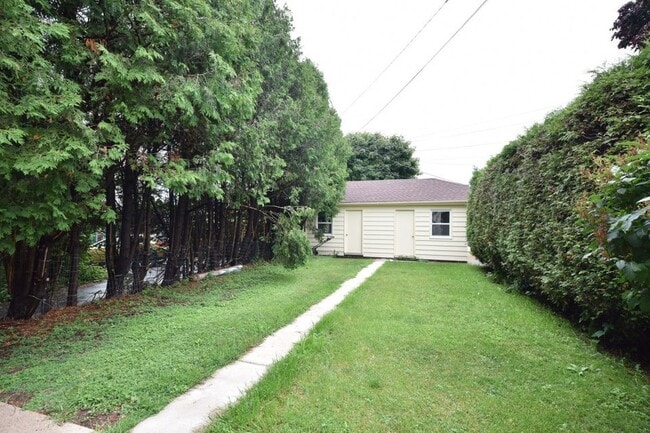 Photo - 610 N Wisconsin St