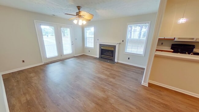 Photo - 300 Waterdown Dr Unit 4