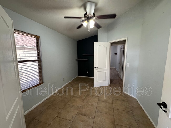 Photo - 15828 W Latham St