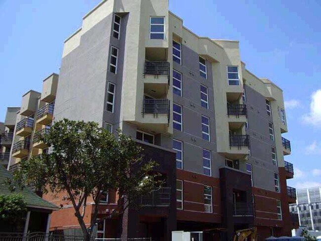 1225 Island Unidad 216