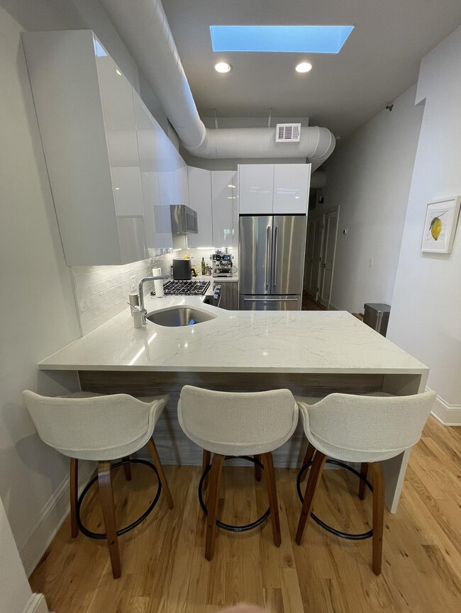 Building Photo - 208 Park Ave Unit 4R