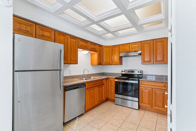 Building Photo - 14814 Perthshire Rd Unit 116