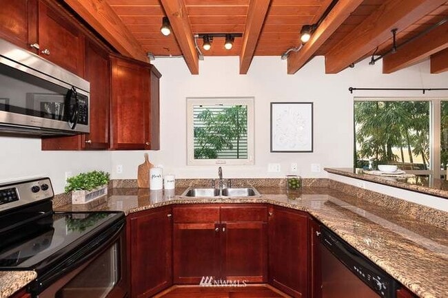 Building Photo - 9239 Woodlawn Ave N Unit A