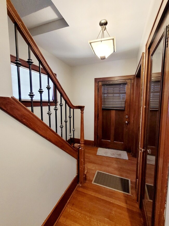 Photo - 255 Alger St SE