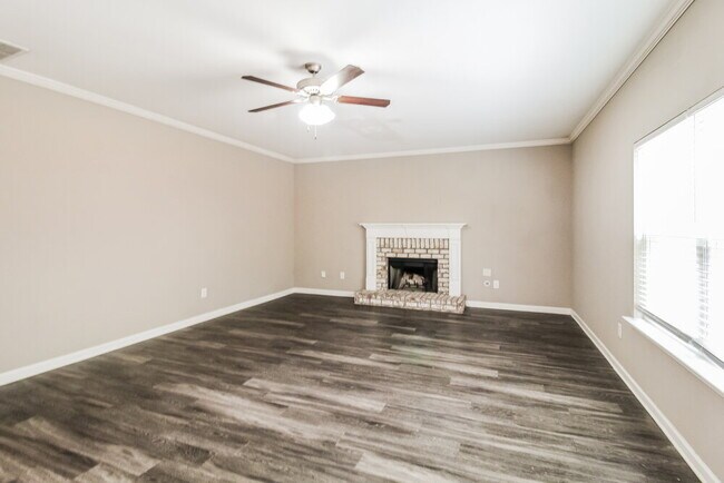 Photo - 486 Fieldcrest Dr