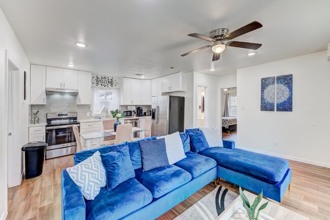 Building Photo - 2720 Truxillo St Unit 5